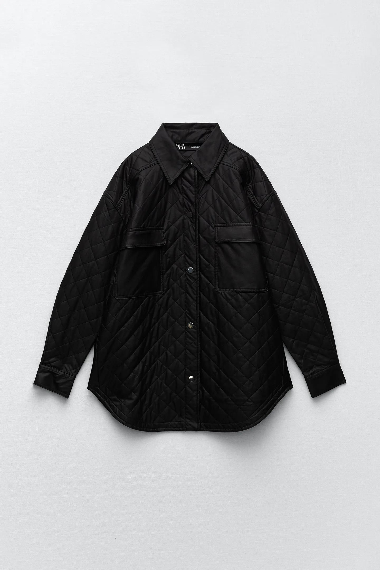 Sobrecamisa acolchada de Zara.
