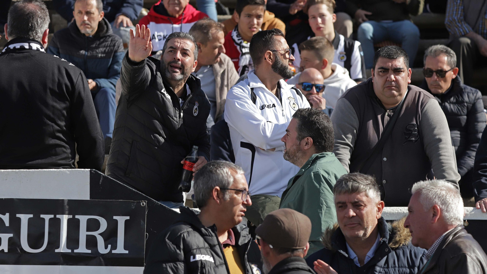 Fotos de la afición en el estadio municipal