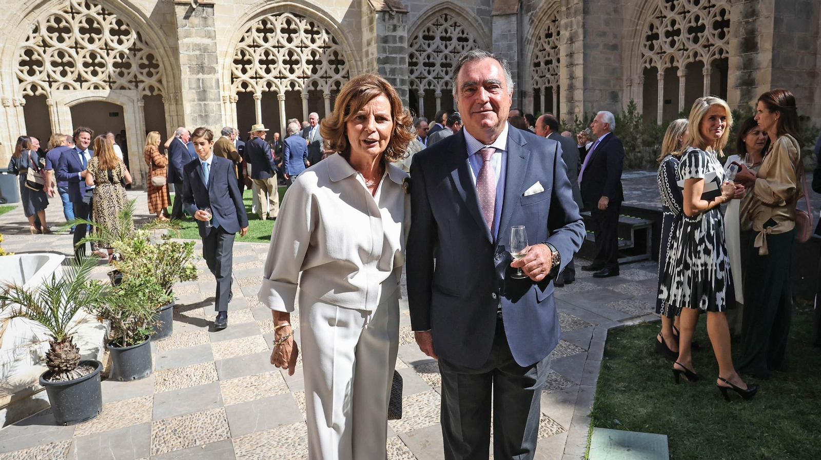 Rafael de Paula, Curro Romero, Padilla, entre otros asistentes al nombramiento de Ávaro Domeq