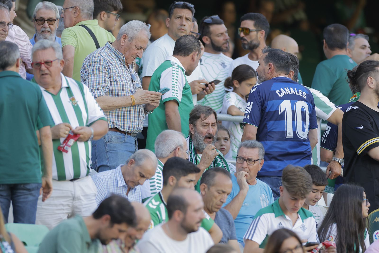 Búscate en la fotos del Betis-Sparta