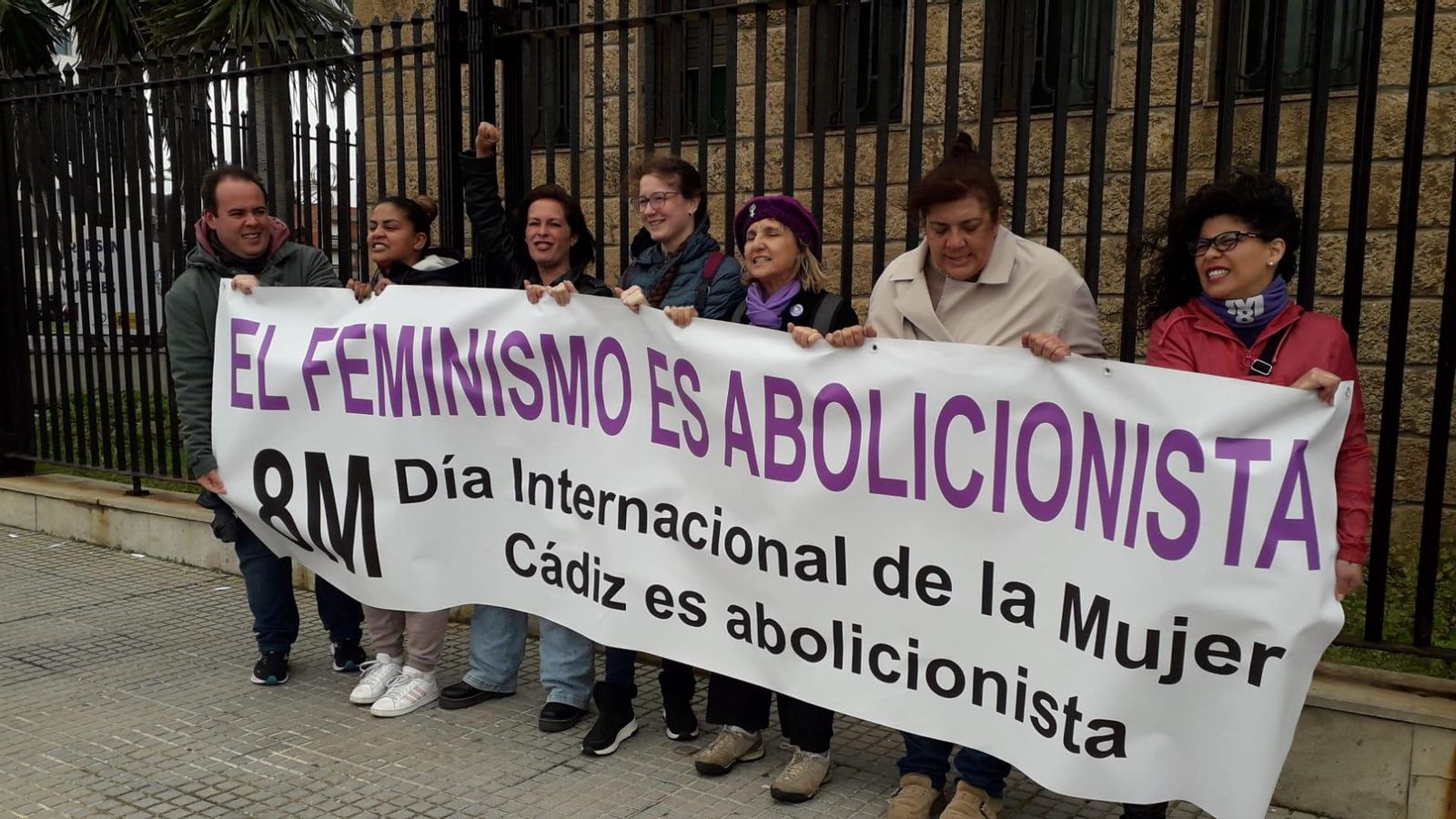 Concentración de Cádiz Abolicionista ante la Subdelegación del Gobierno de Cádiz.