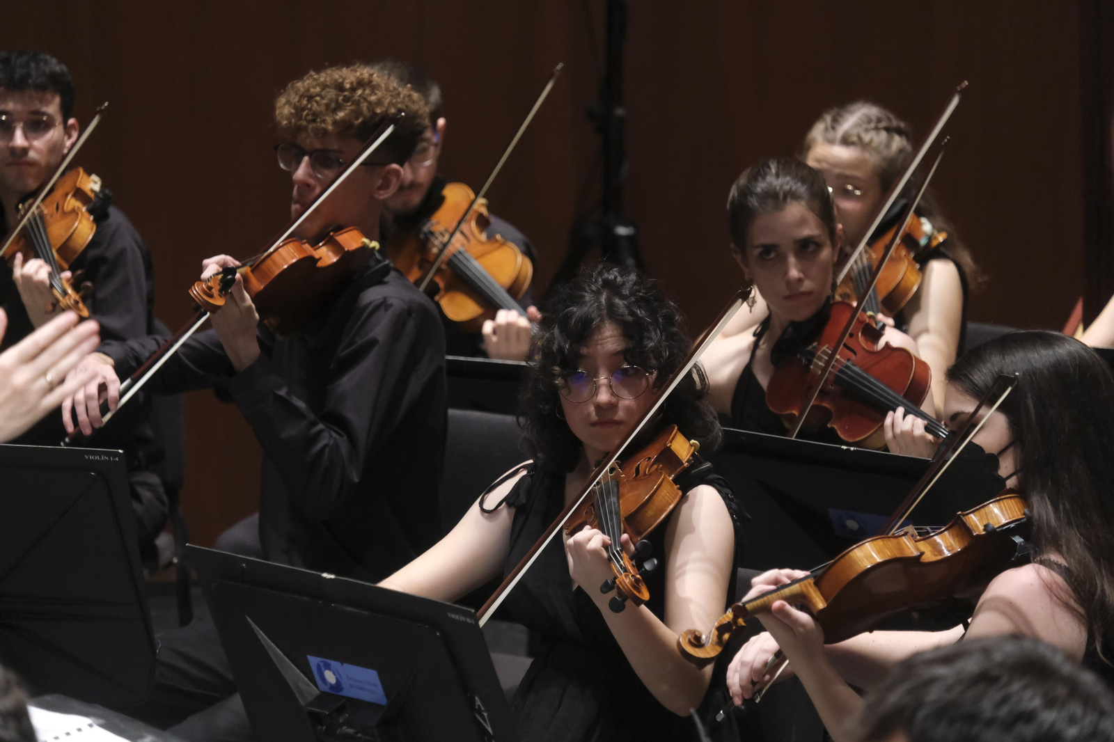 El concierto de la Orquesta Joven de Andalucía y María Esther Guzmán en el Festival de la Guitarra de Córdoba, en imágenes