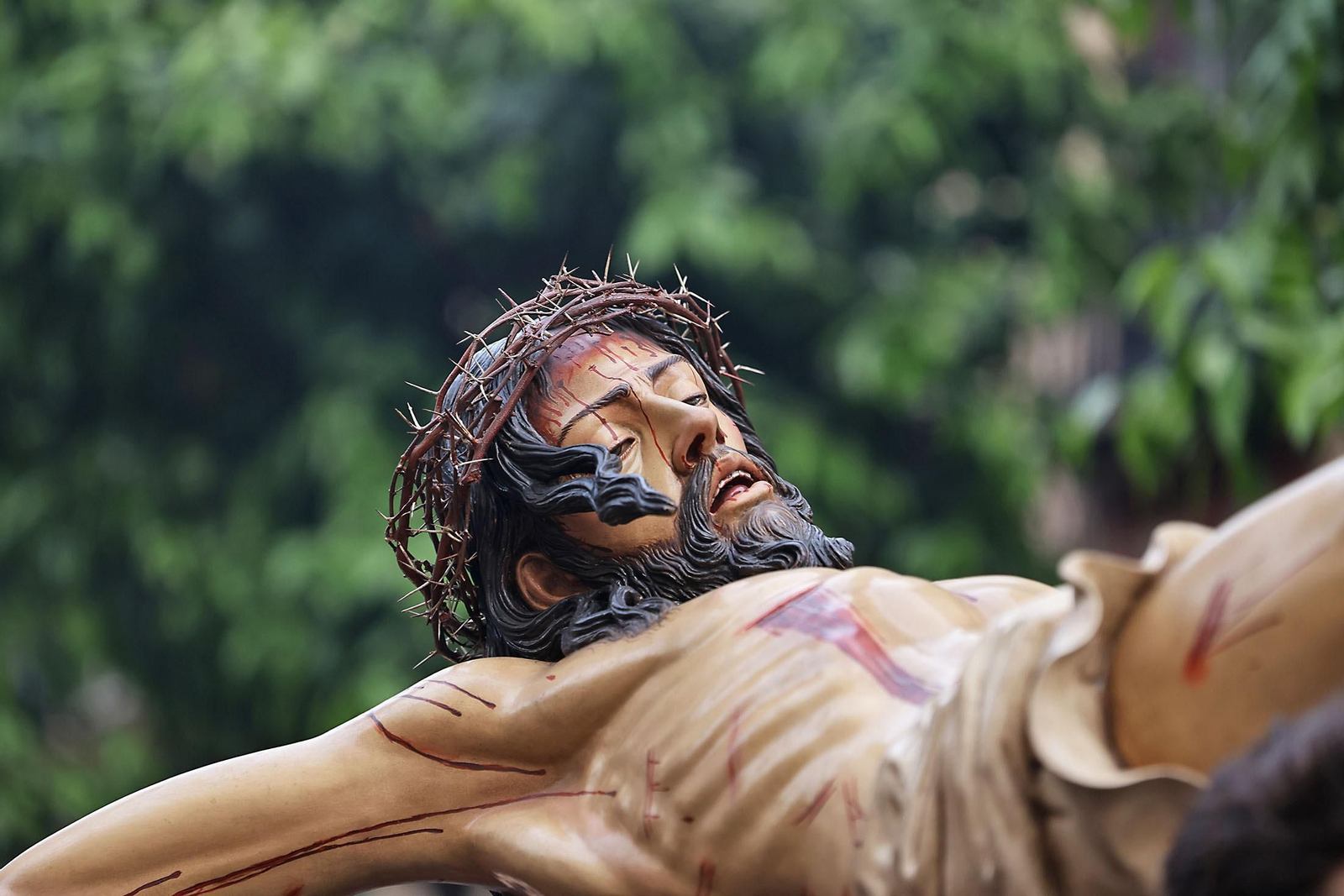 Las mejores imágenes del Sábado de Pasión en Huelva: La Legión con el Cristo de la Vera+Cruz