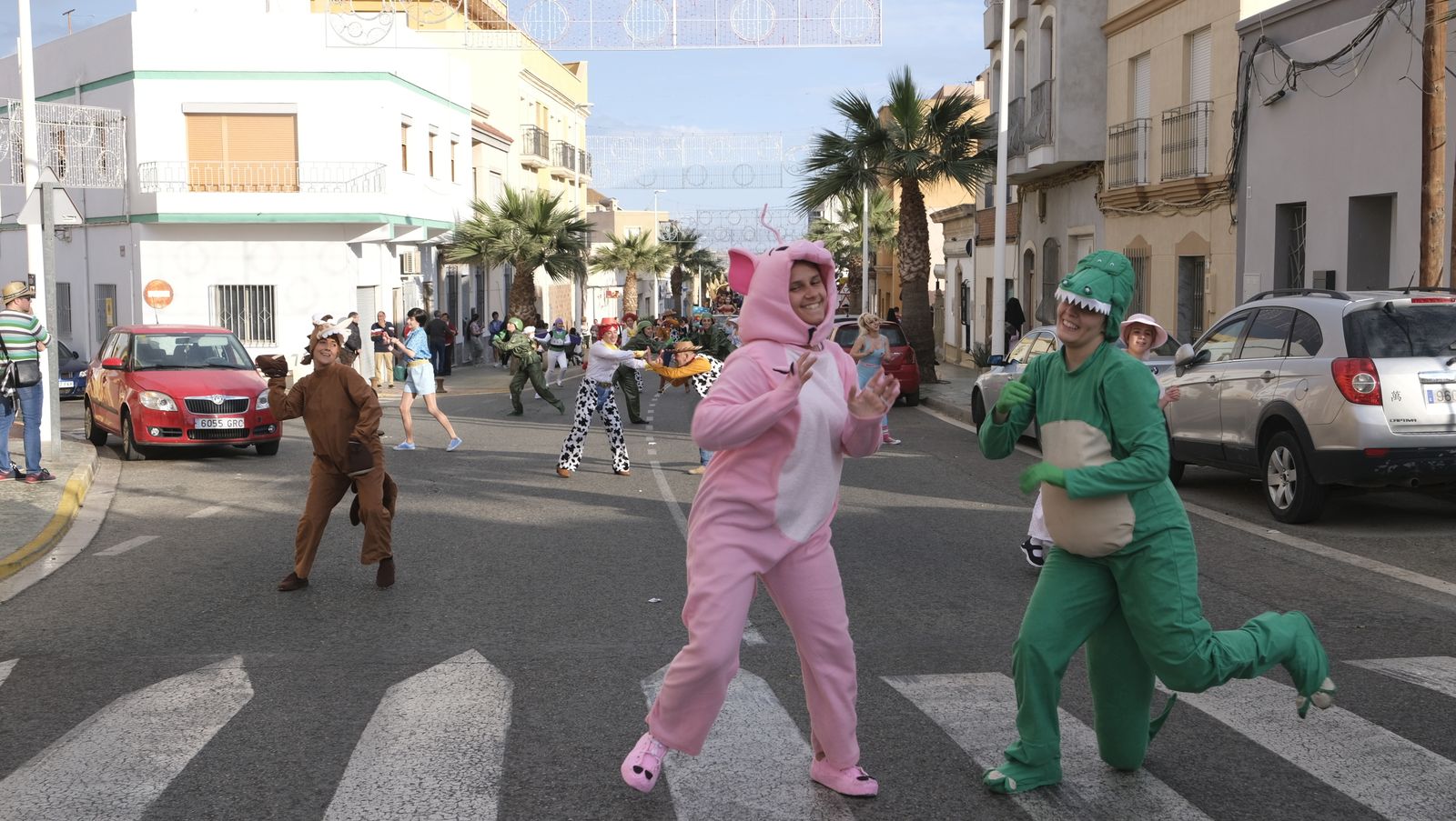 Imágenes de las carrozas de la Fiestas de San José de Benahadux
