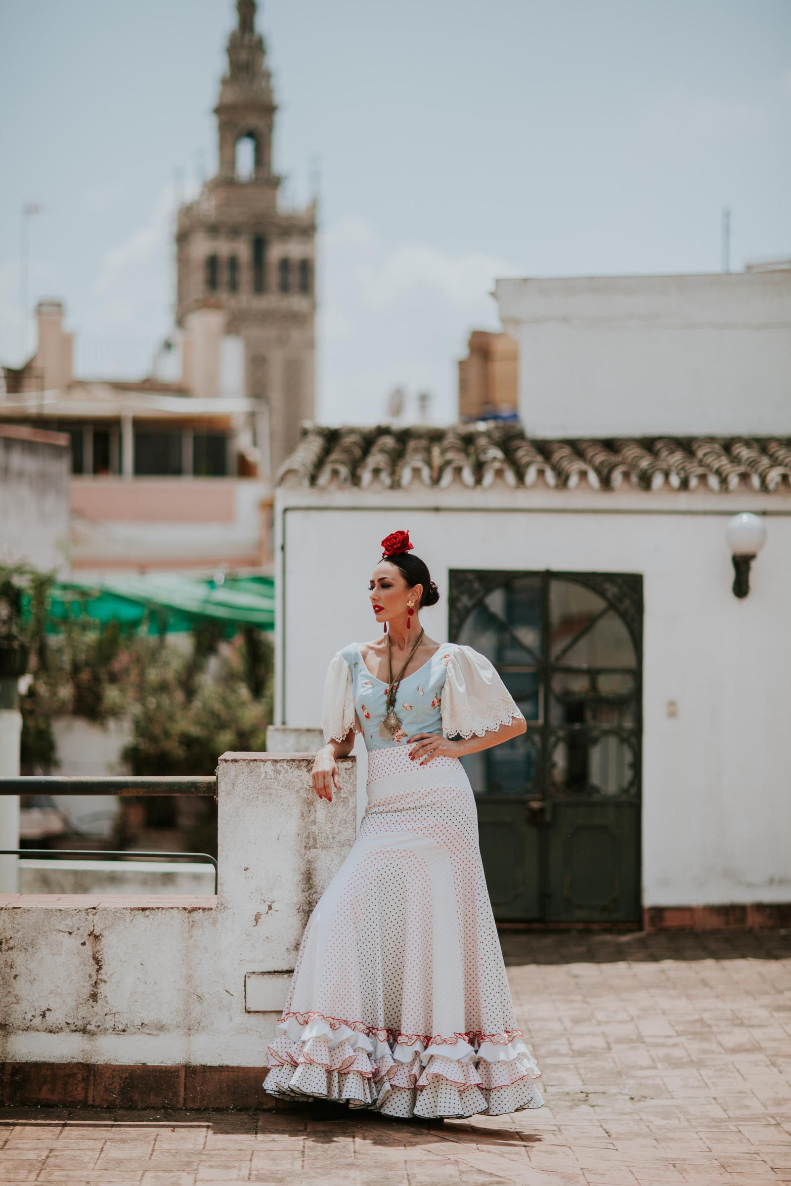 Lola se va al Rocío