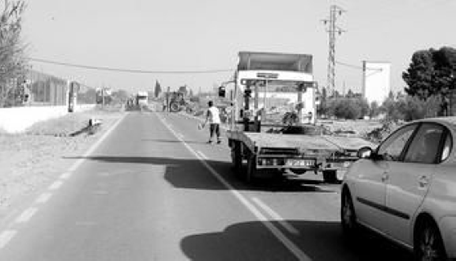 LA AL-3111 que une San Isidro con Campohermoso sufre diariamente importantes retenciones de tráfico.