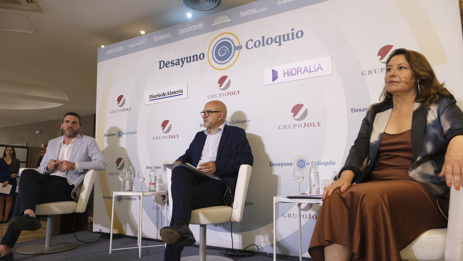 Imágenes del desayuno coloquio de Diario de Almeria y Hidralia.