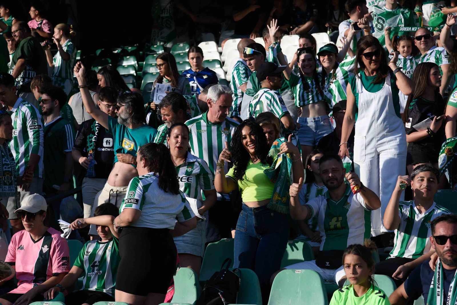 Las fotos de la afición del Betis en el Villamarín