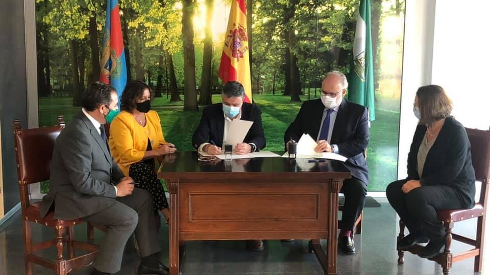 El acto de la firma para la cesión a la Junta, el pasado lunes 23 de noviembre.