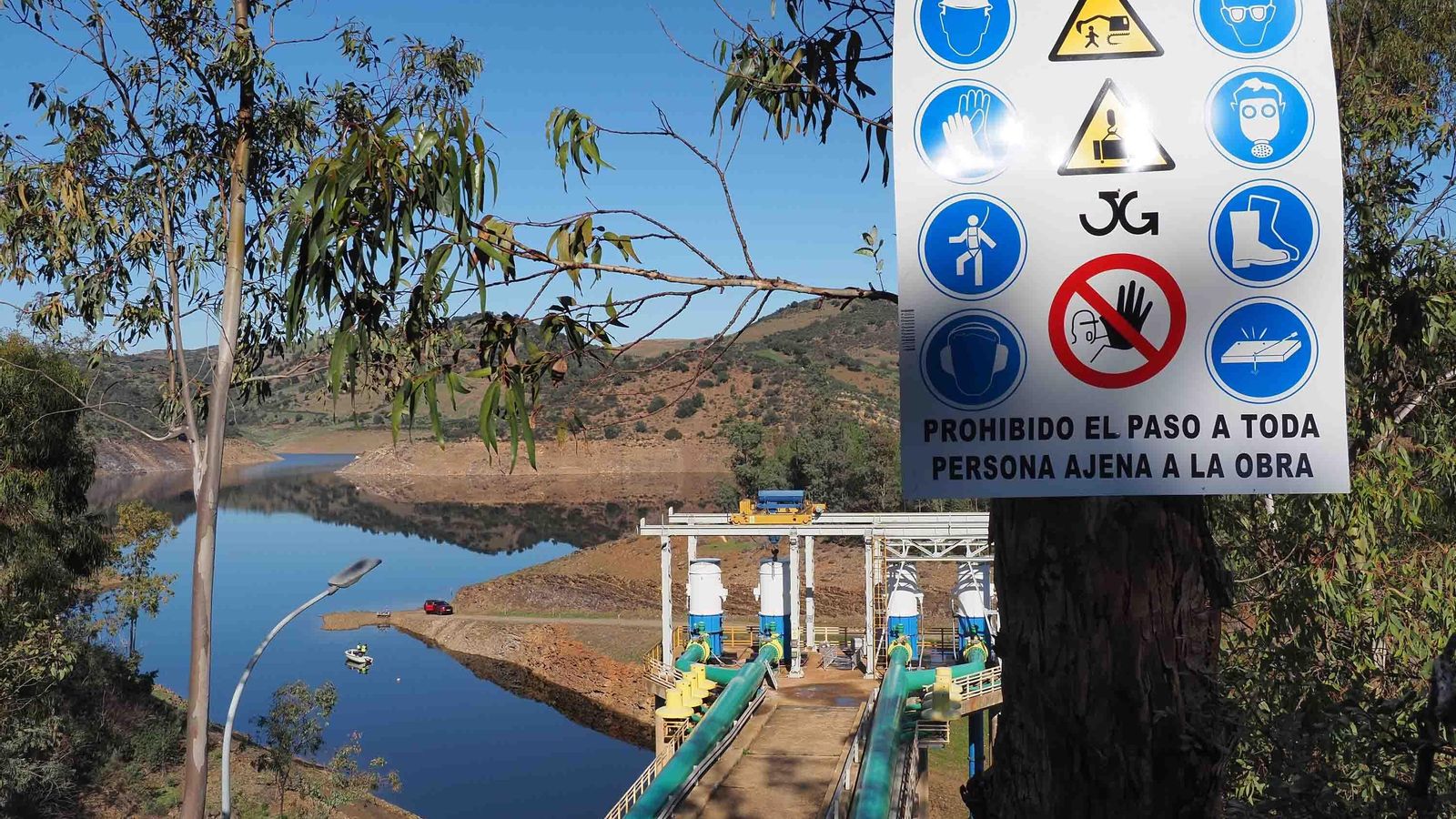 Obras de emergencia iniciadas por la Junta en enero en uno de los palafitos de bombeo en presa del Chanza