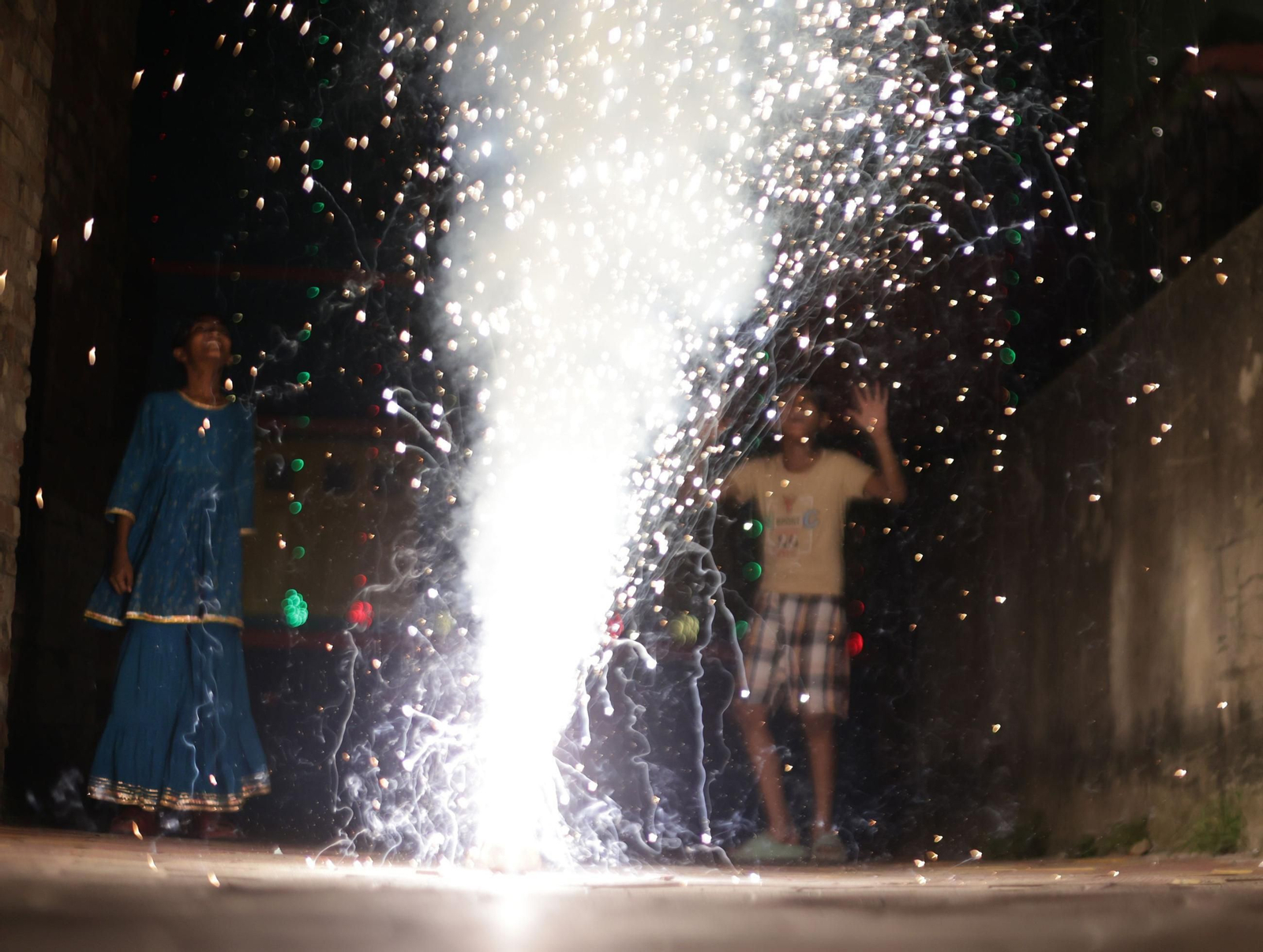 Las preciosas imágenes de la celebración del Diwali en India: un festival de luz y color