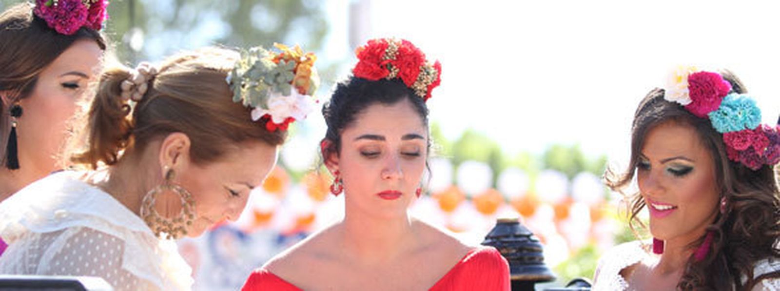 Flamencas en un coche de caballos disfrutando del Real de la Feria/ Diario de Sevilla