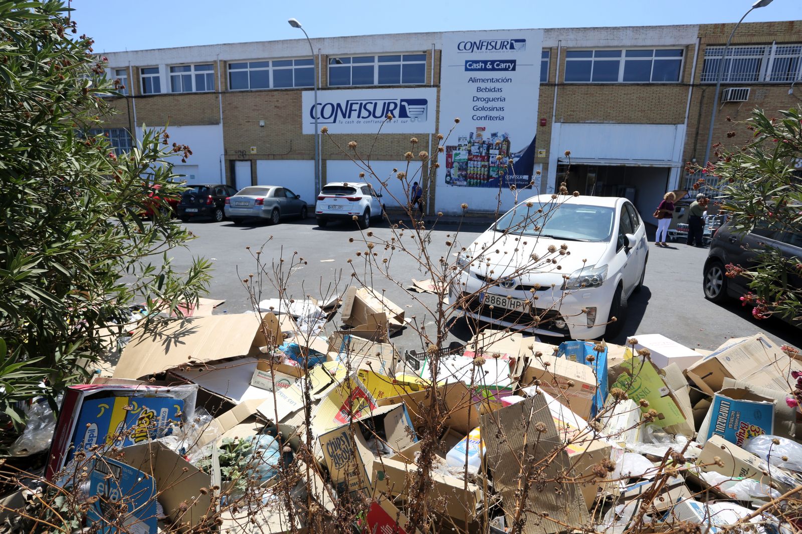 Imágenes de la acumulación de basura en el Polígono San Diego de Huelva