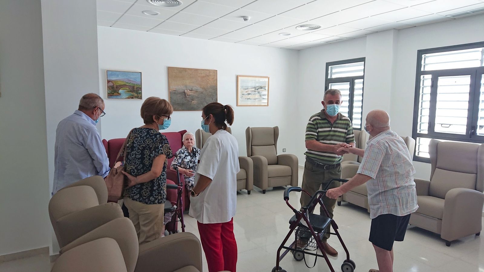 Visita a la residencia de mayores de Villa del Río.