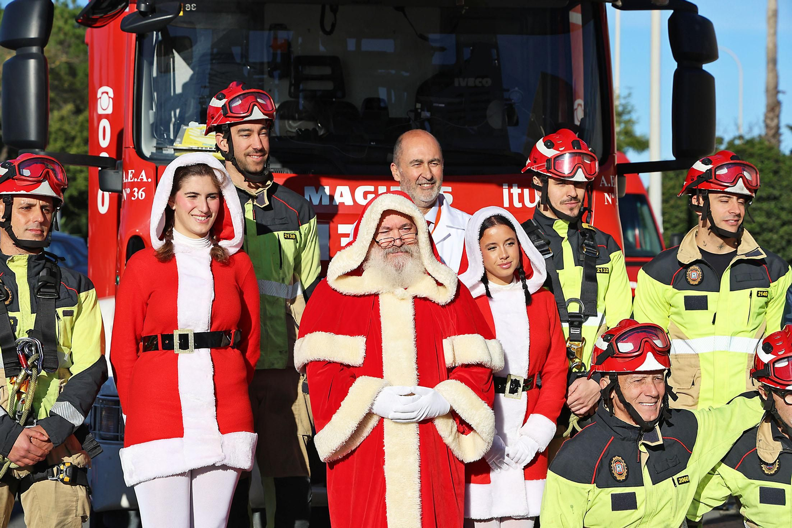 La mágica visita de Papá Noel a el Patio del Amor de Pediatría del Hospital Juan Ramón Jiménez