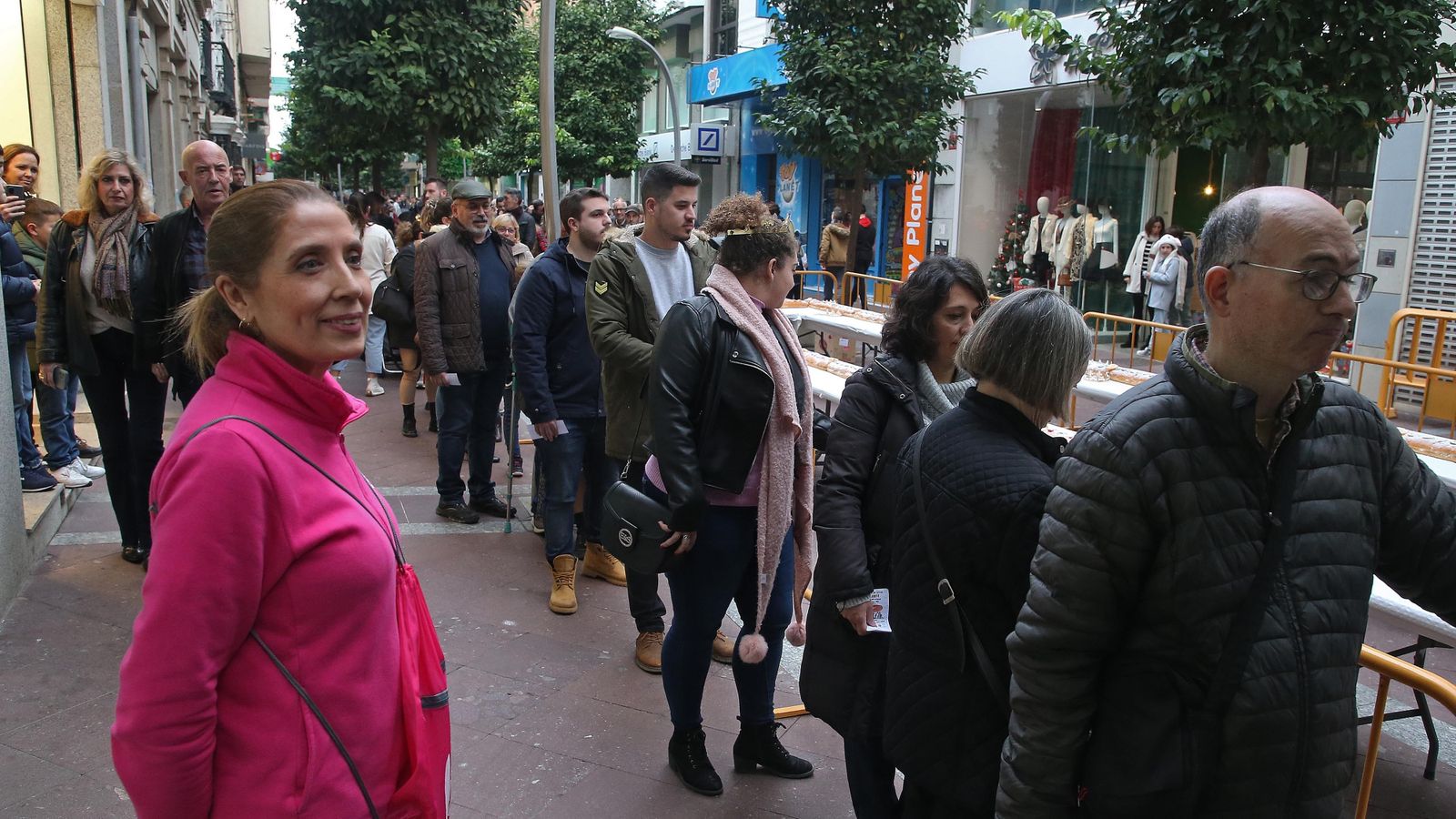 Fotos del II Roscón de Reyes gigante en Algeciras