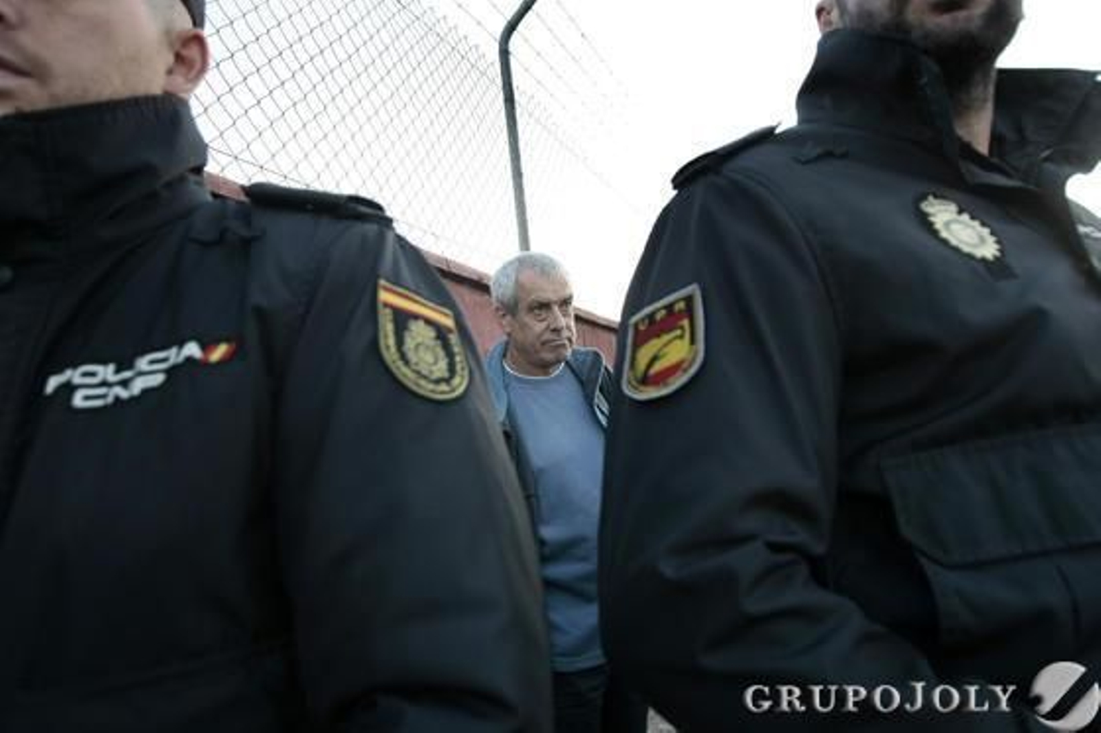 El etarra Fernández Larrinoa sale de la prisión de Puerto I. 

Foto: Fito Carreto