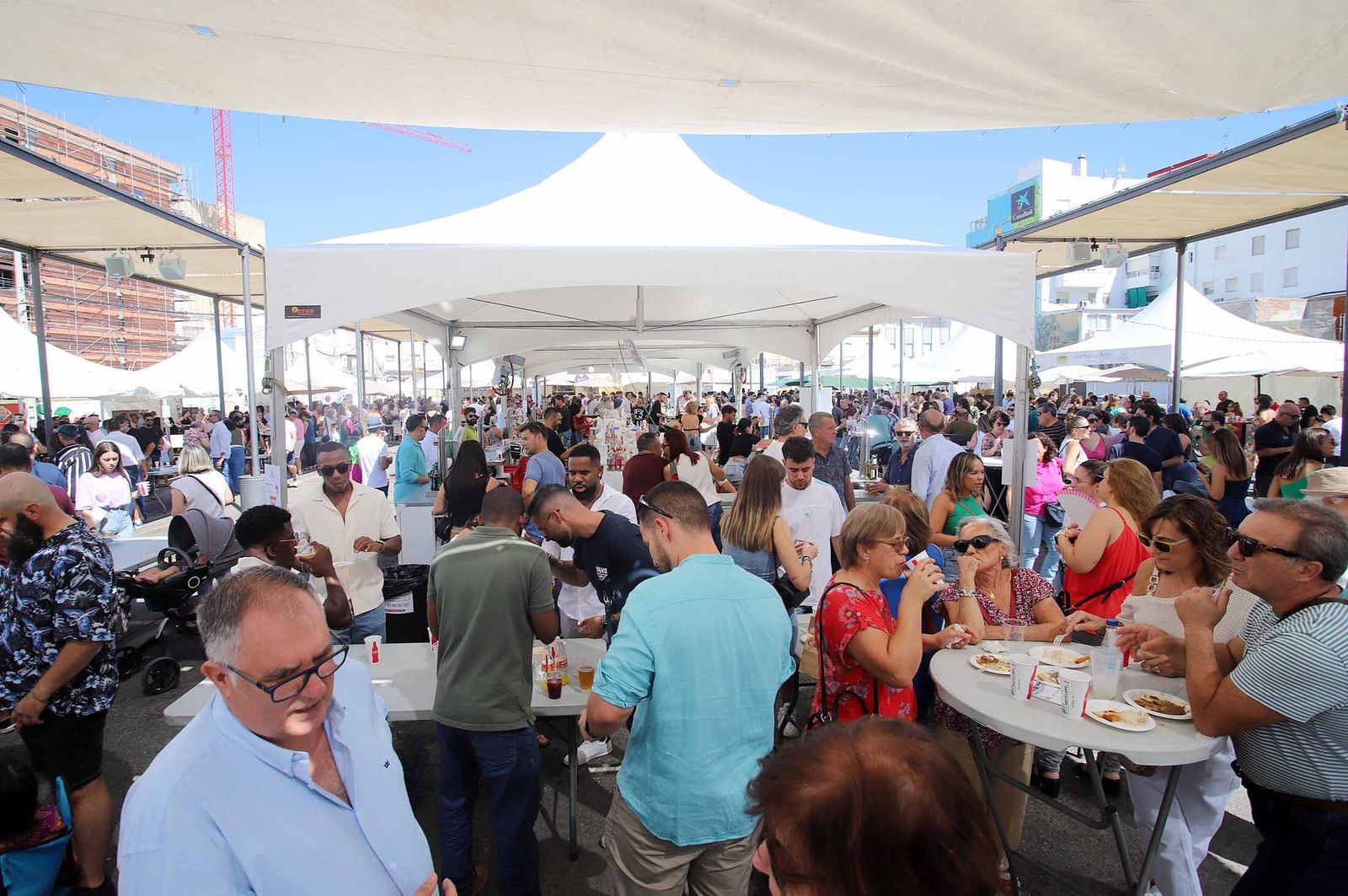 Imágenes del ambiente en la Feria de la Tapa de Huelva