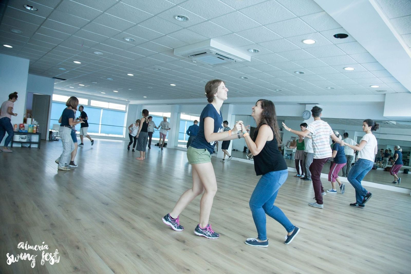 Al Swing y al Cabo nació en 2015 como baile social en el que sus fundadores aprenden de forma autodidacta.