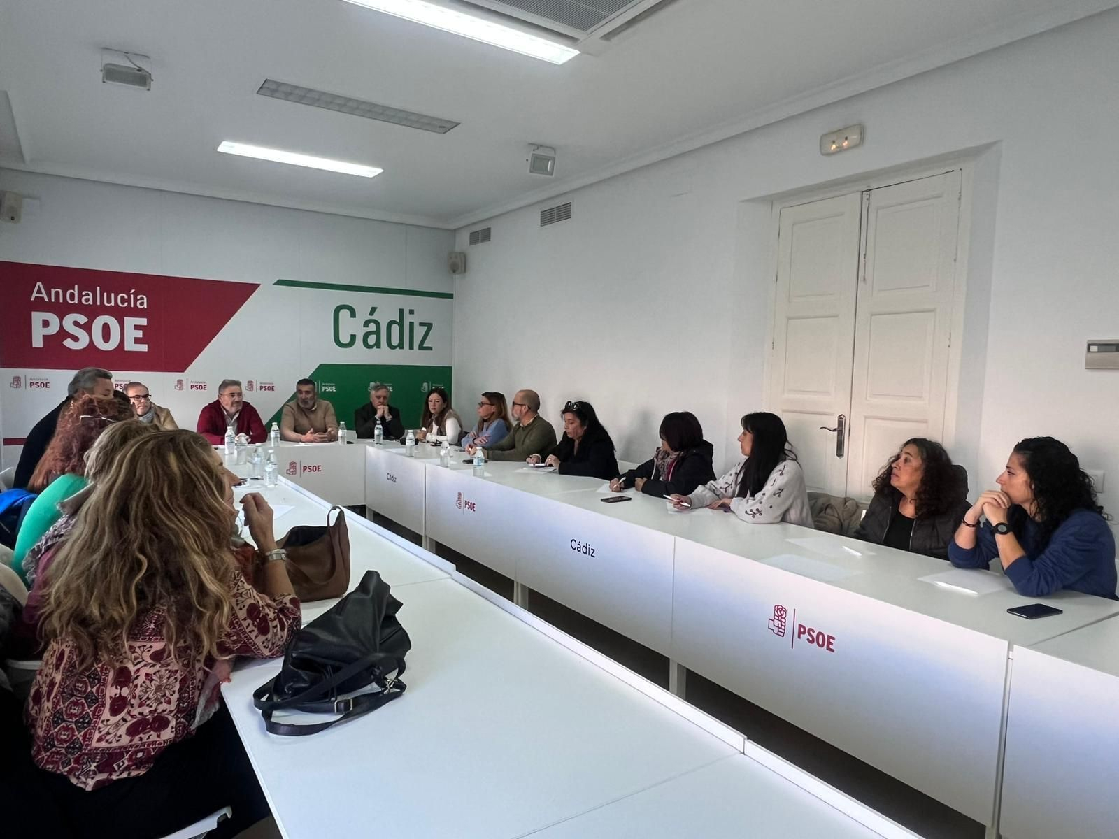 Reunión con las trabajadoras de Ayuda a Domicilio.