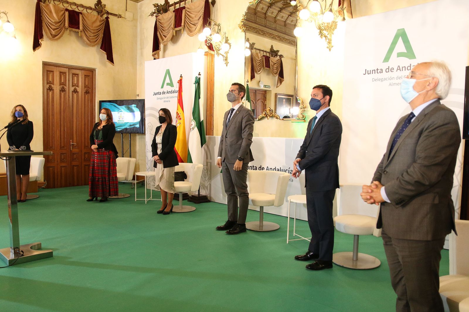 Fotogalería de la entrega de banderas por el Día de Andalucía