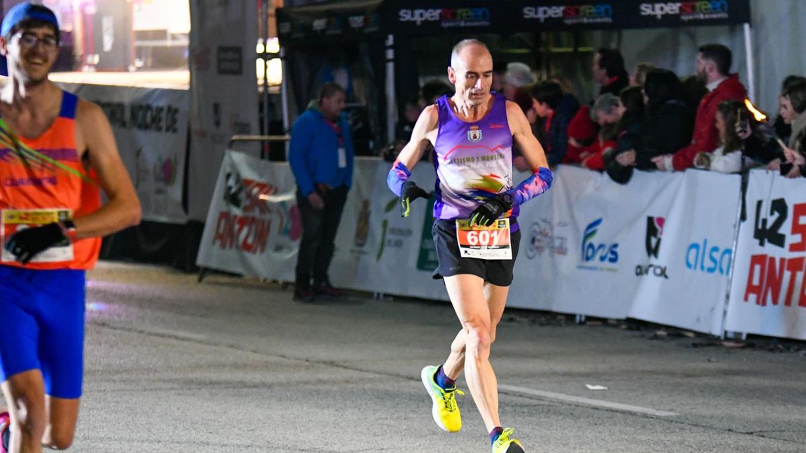 En imágenes: búscate en tu llegada a meta de la Carrera de San Antón 2025 (2)