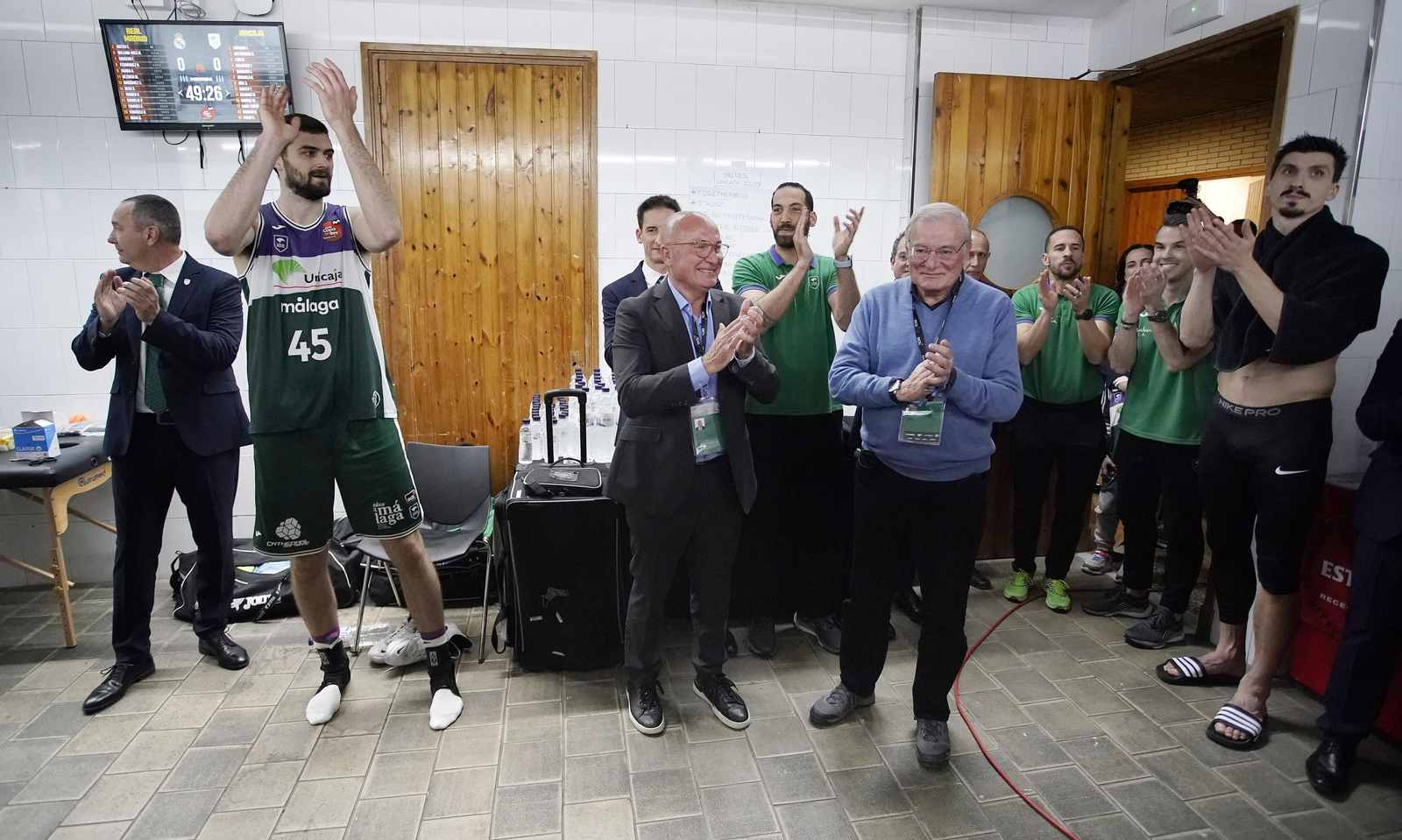 La plantilla del Unicaja celebra el pase a la final, en imágenes
