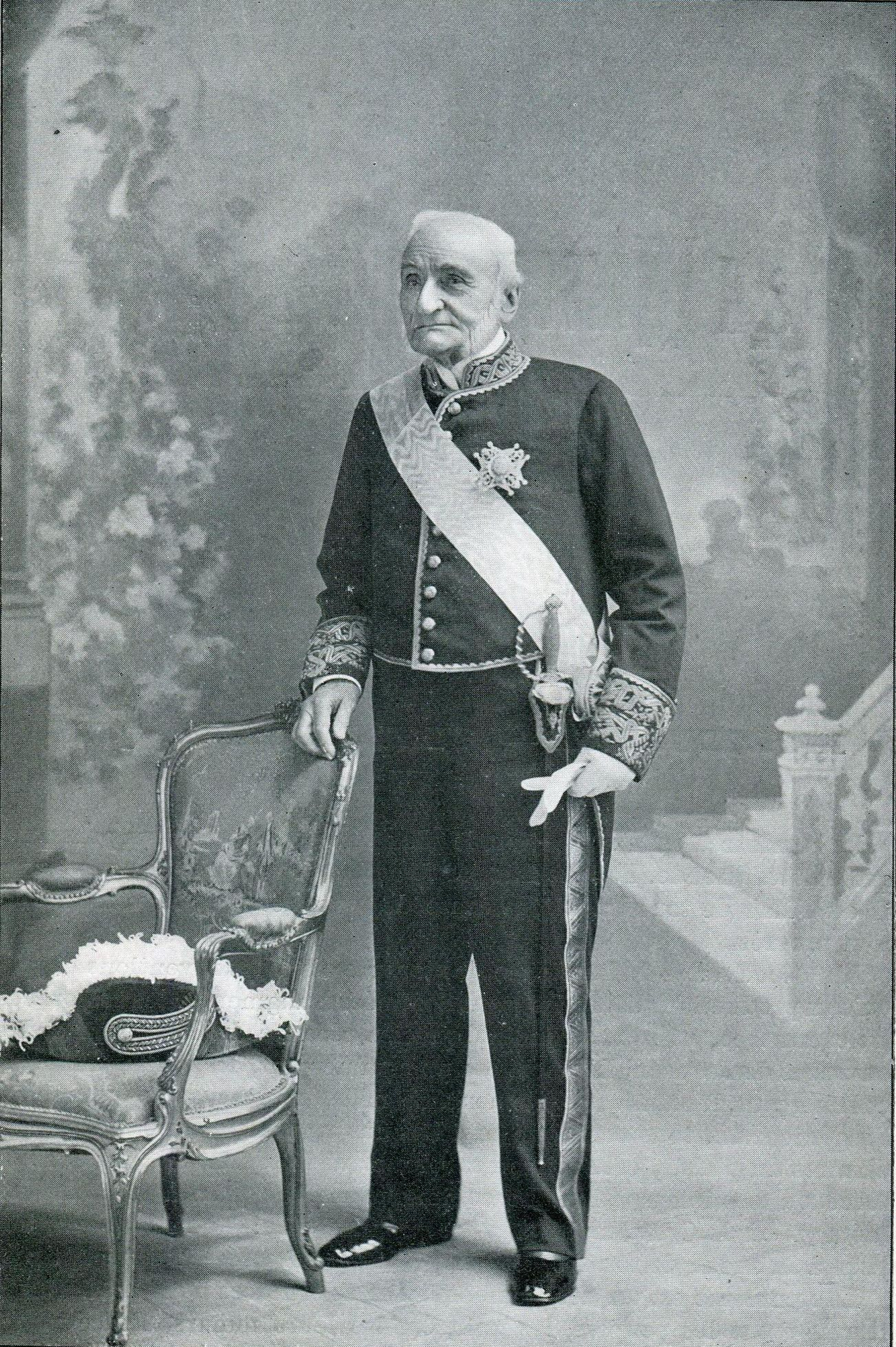 El marqués, y conde de Bayona, Manuel Misa y Bertemati, c. 1900.