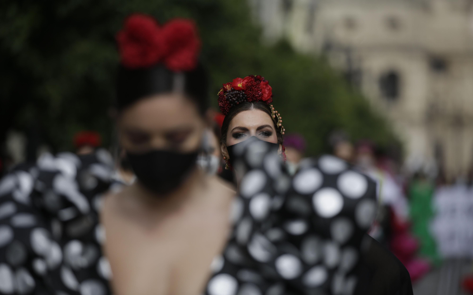 Las imágenes de la manifestación del sector de la moda flamenca