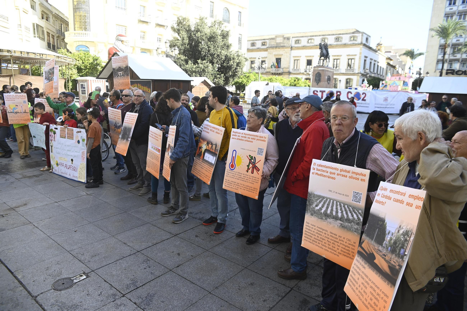 Ecologistas y niños se concentran por el cambio climático en Córdoba
