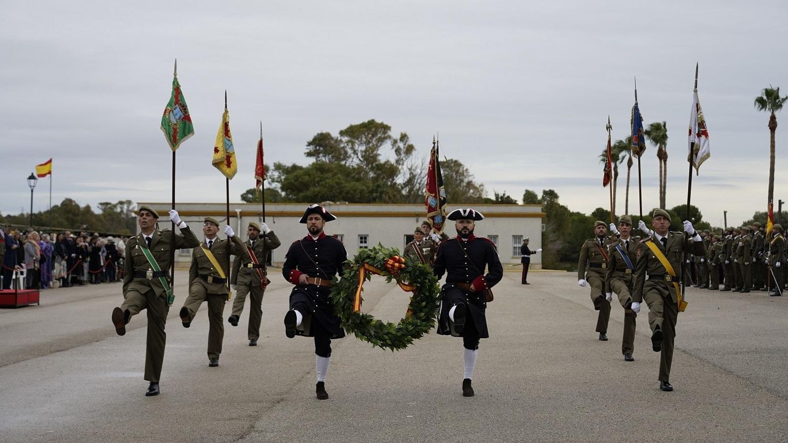 Homenaje a los caídos en la ceremonia del RACTA-4 por el día de su patrona.