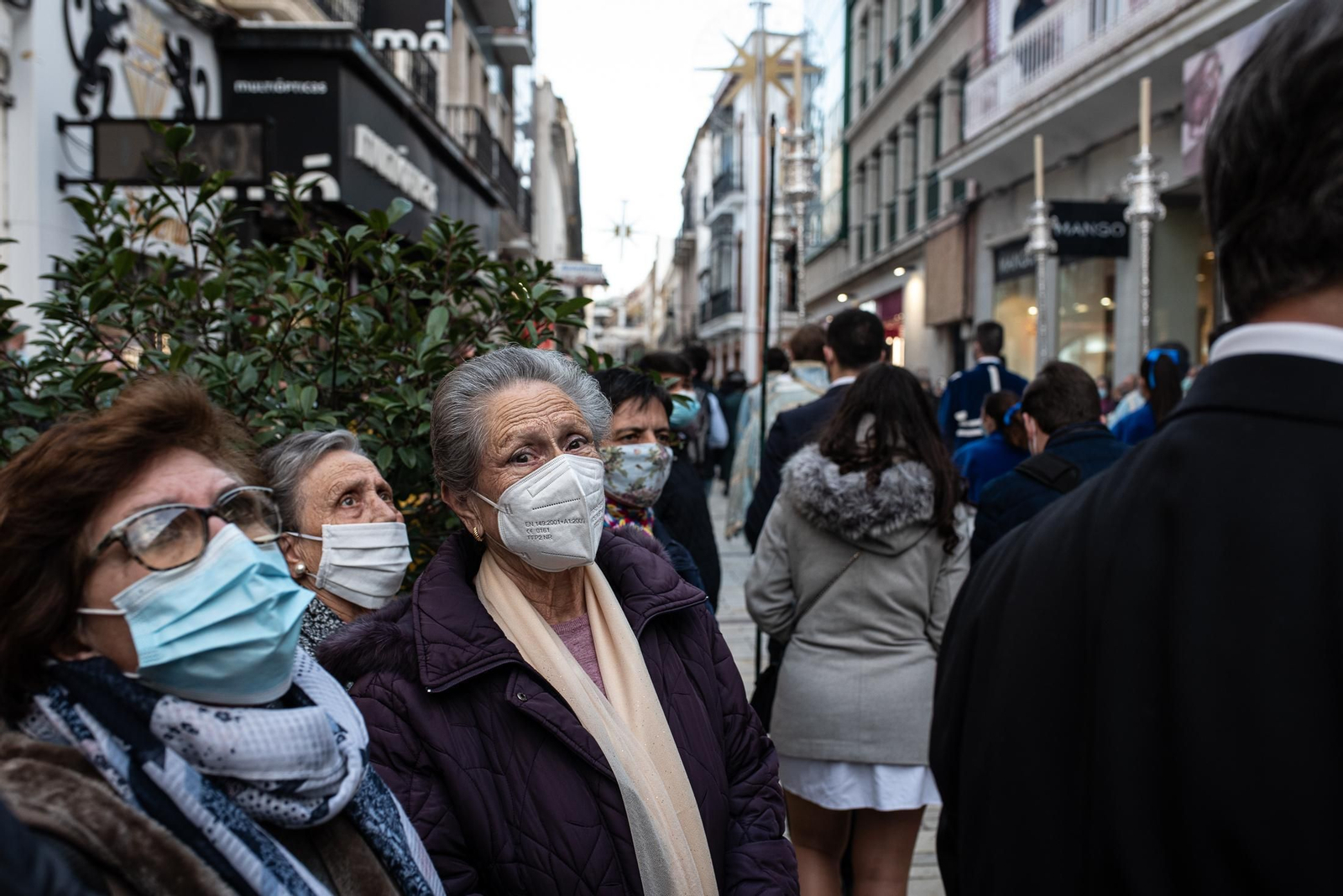 Imágenes de la Inmaculada Concepción procesionando por las calles de Huelva