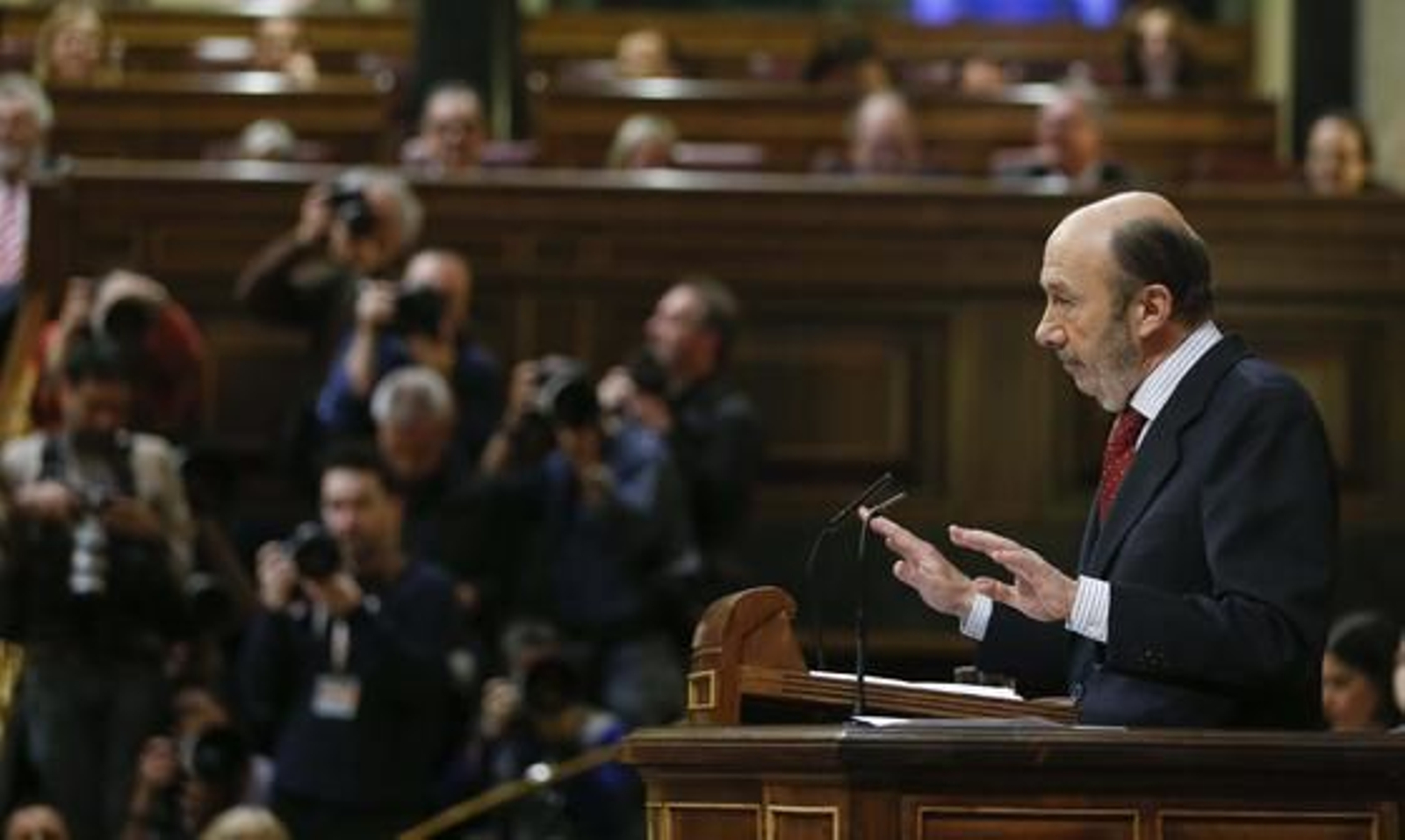 Rubalcaba: "Señor Rajoy, ¿en qué país vive usted?"