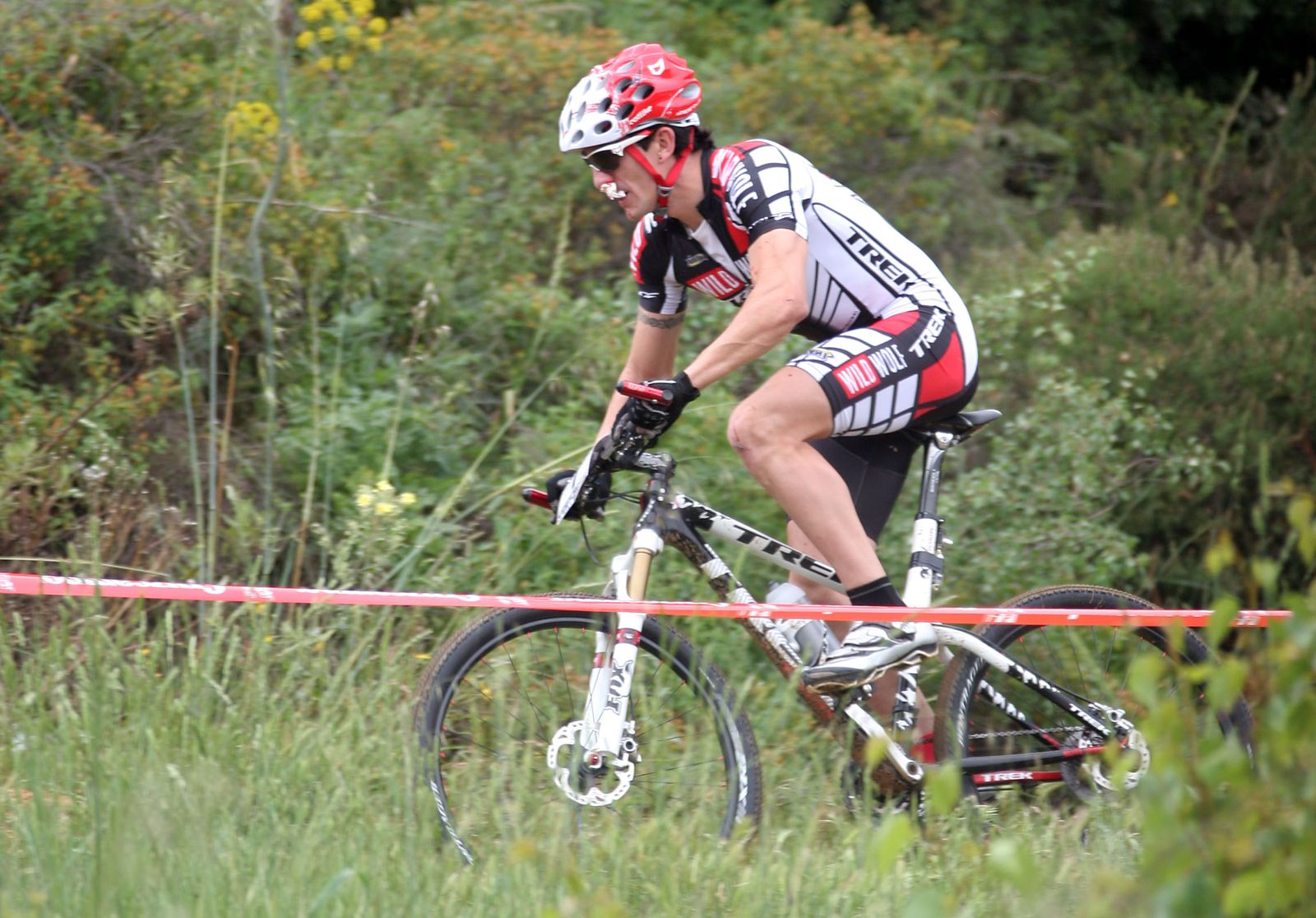 Biker en una prueba de BTT en la provincia de Huelva.