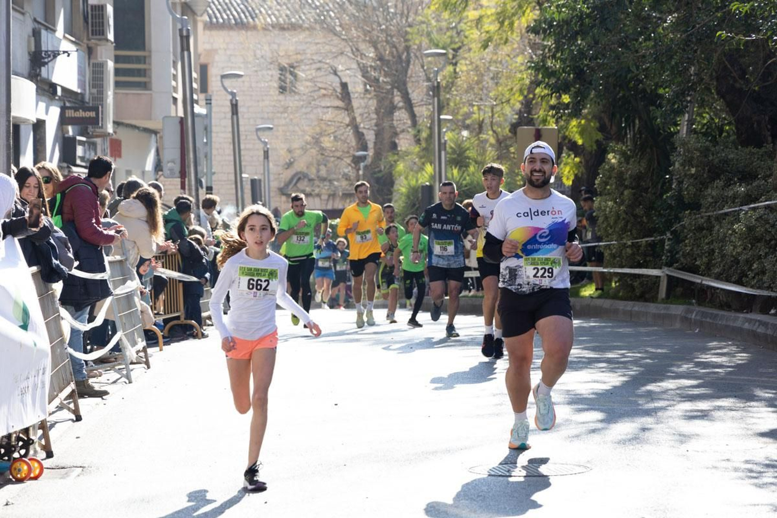 Deporte y solidaridad se unen en la IV Carrera Popular IES San Juan Bosco, en imágenes