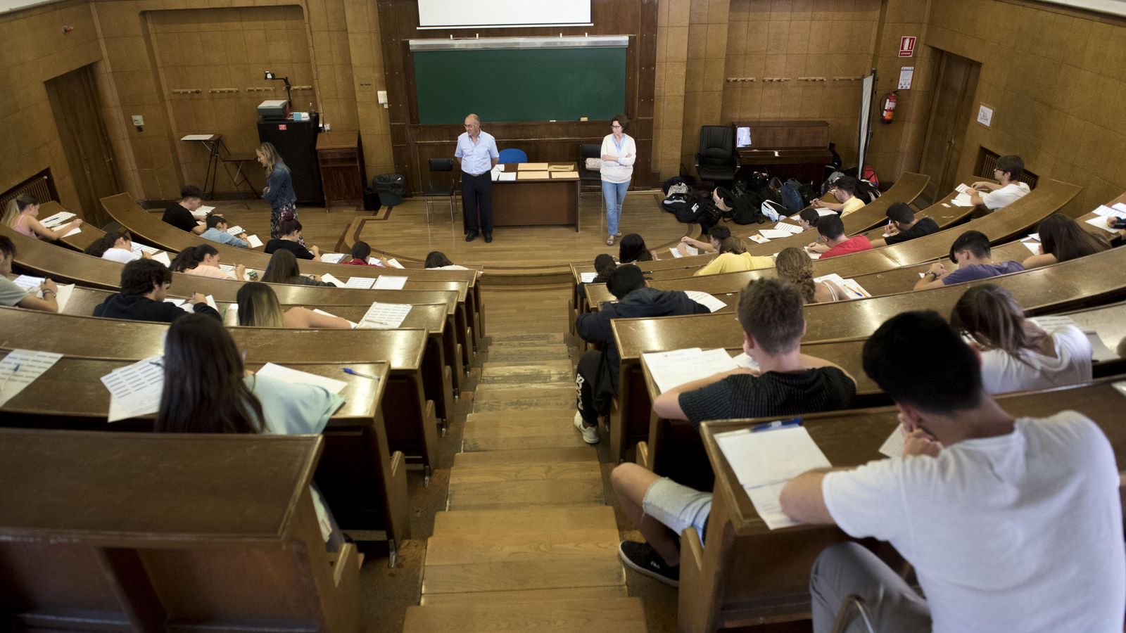 Exámenes de Selectividad en el V Centenario, de la UGR.