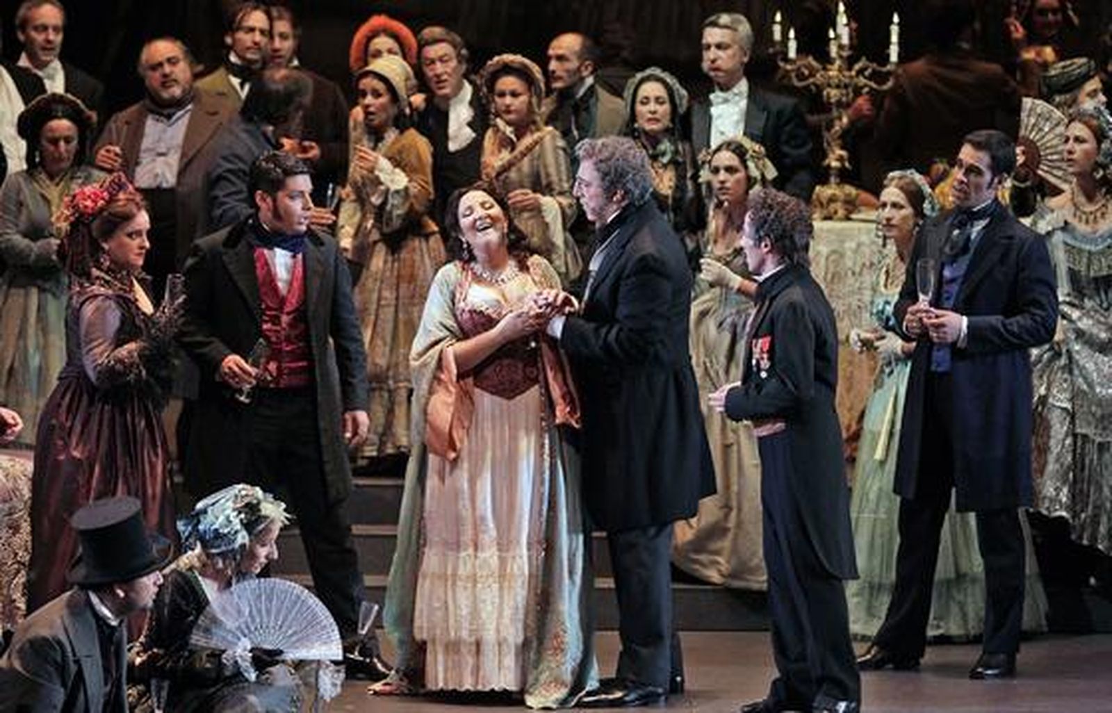 Una imagen del ensayo general de 'La Traviata' en el Teatro de la Maestranza. / Antonio Pizarro

Foto: Antonio Pizarro