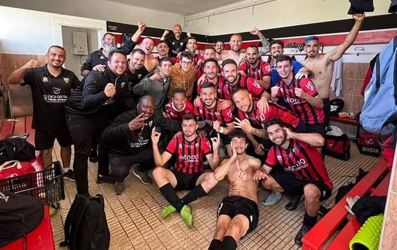 La Roteña se ha impuesto al Jerez Industrial y es líder.