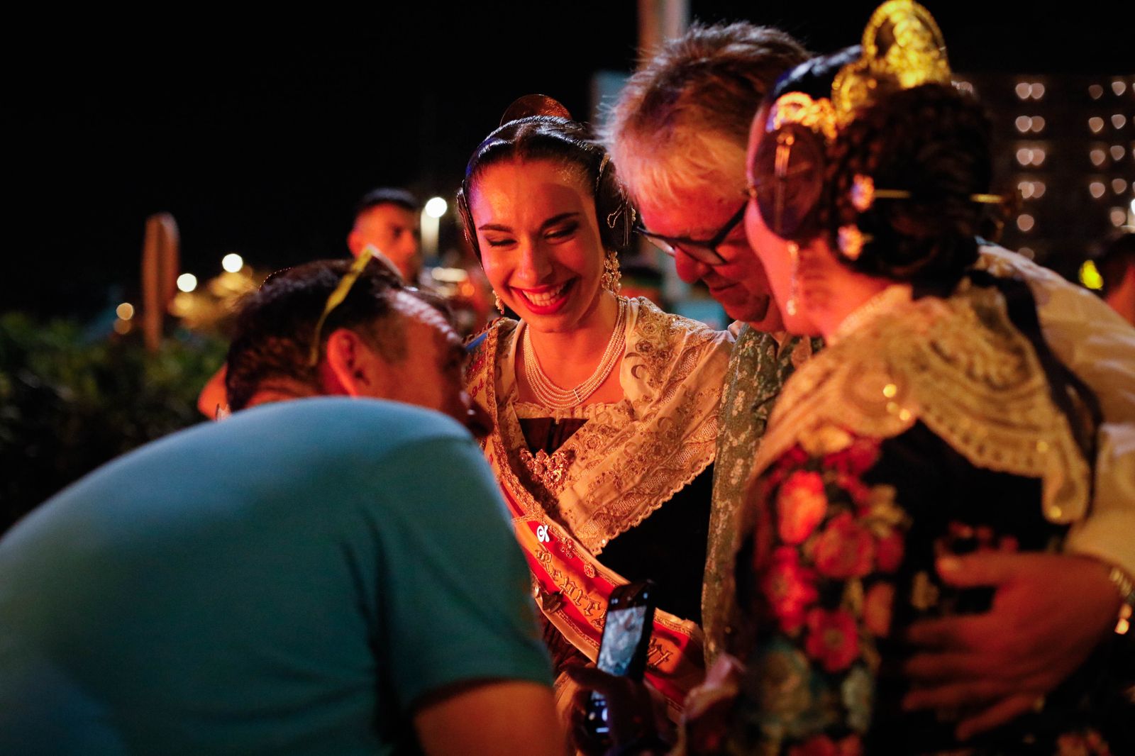 La cremá de las fallas cierra el ‘Fallers pel Món’ en imágenes