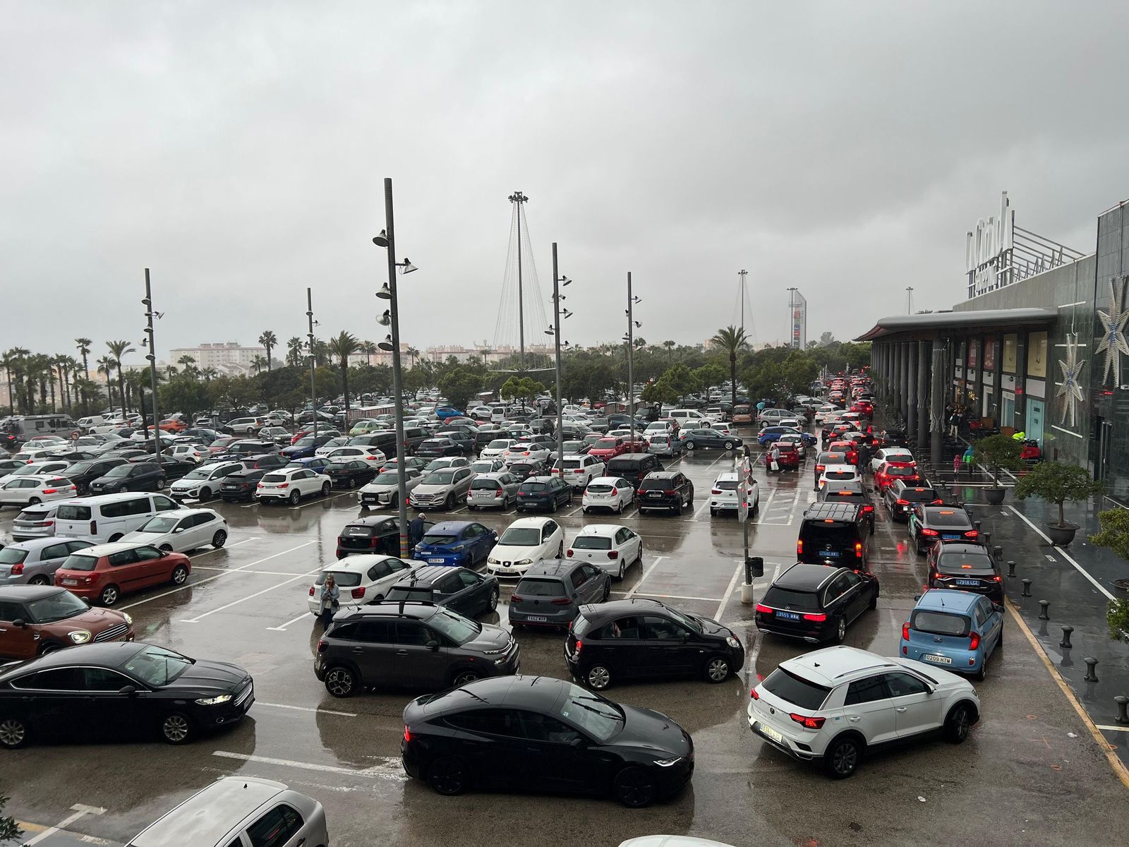 Cierra La Cañada por el aviso rojo por lluvias.