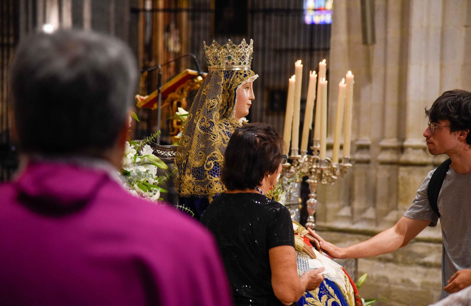 Besamanos de la Virgen de los Reyes