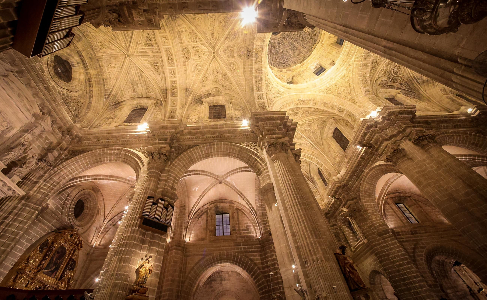 Imágenes de la nueva iluminación de la Catedral de Jerez