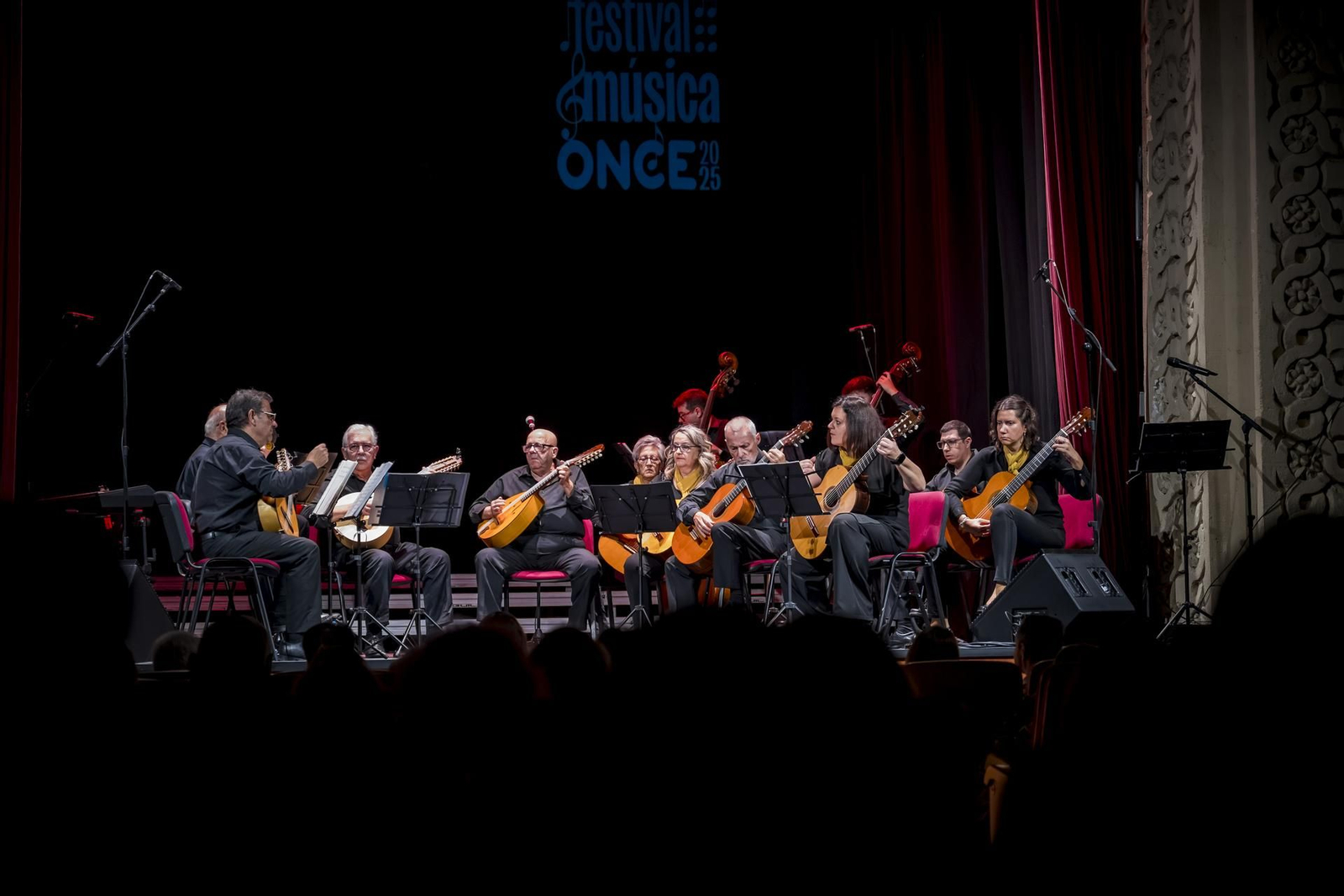 Actuación de la Orquesta de Plectro Ciudad de los Califas