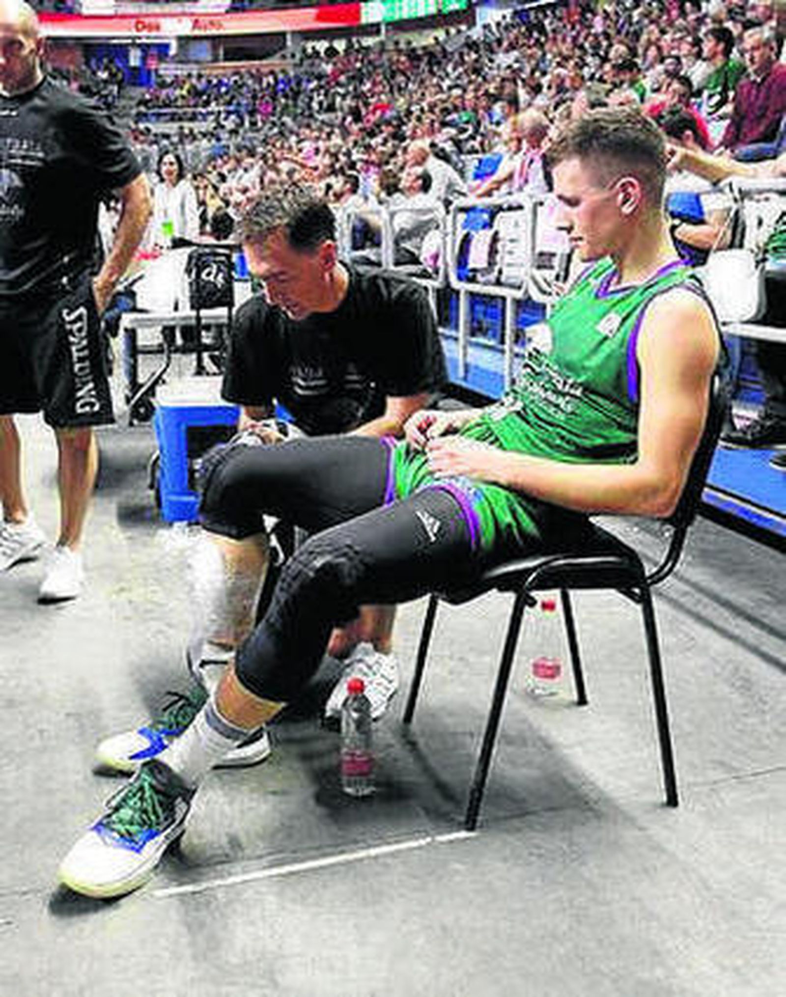 Nedovic, tratado por el fisio.