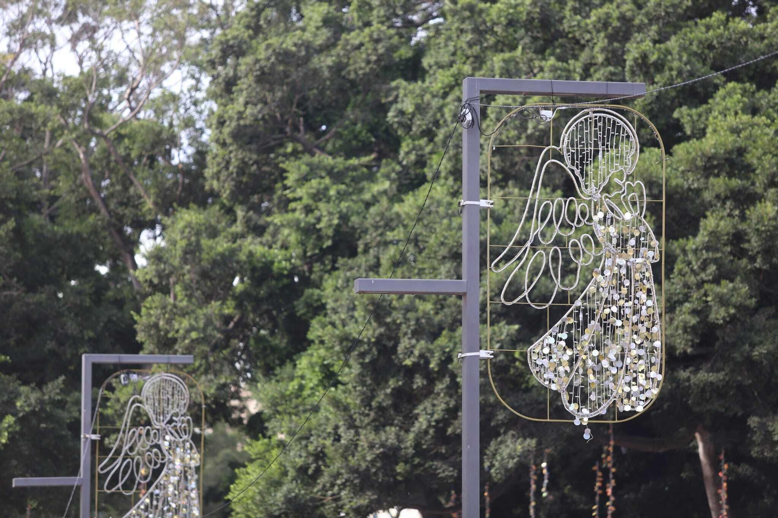 Las primeras fotos de la instalación de las nuevas luces de Navidad en Málaga Las primeras fotos de la instalación de las nuevas luces de Navidad en Málaga