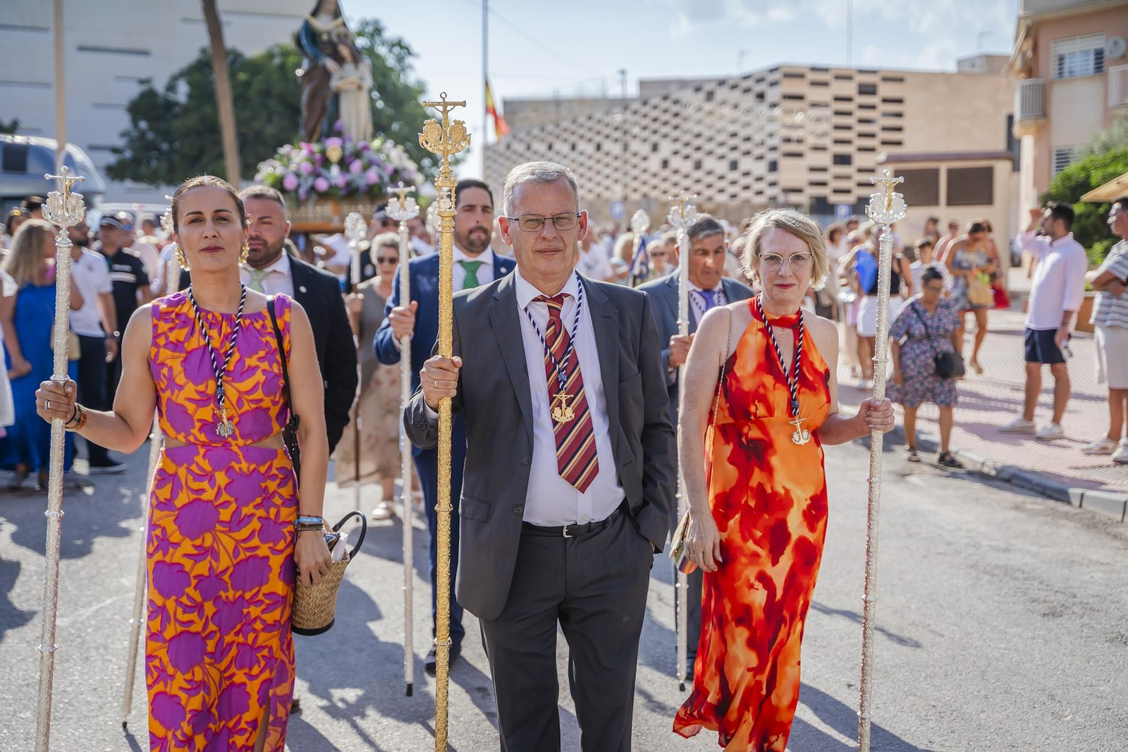 La procesión de la Virgen del Carmen y Santa Ana pone el broche final a las fiestas del Puerto de Roquetas
