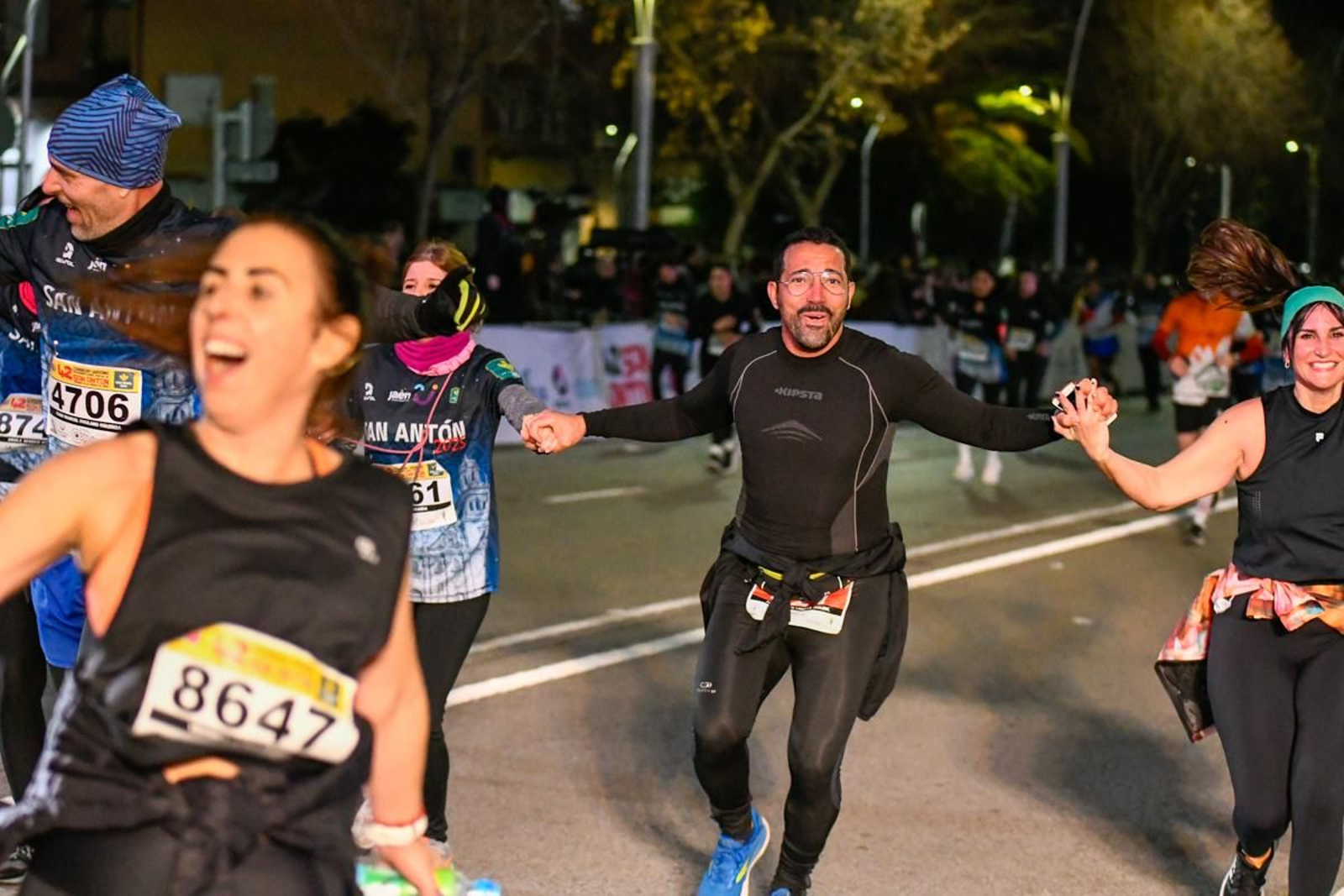 En imágenes: búscate en tu llegada a meta de la Carrera de San Antón 2025 (12)