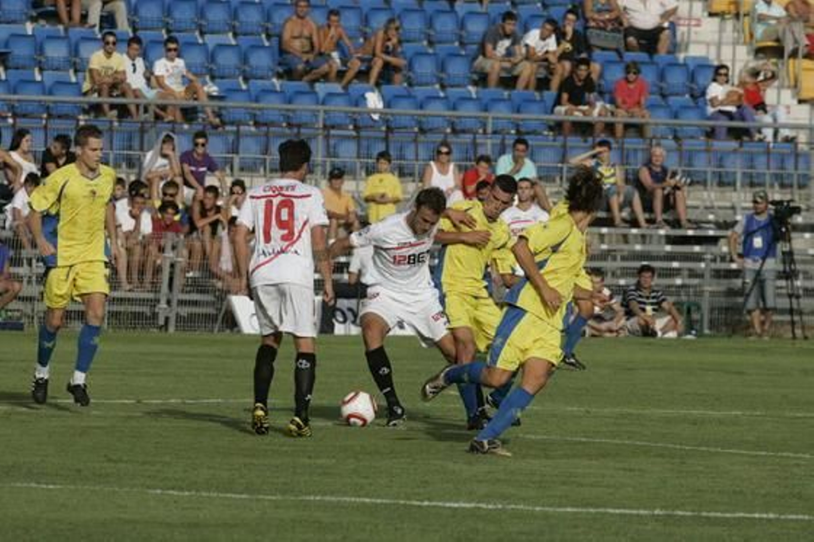 El Sevilla consiguió imponerse por tres goles a dos y cierra así la época de pruebas antes de enfrentarse al Barça.

Foto: Jesús Marín