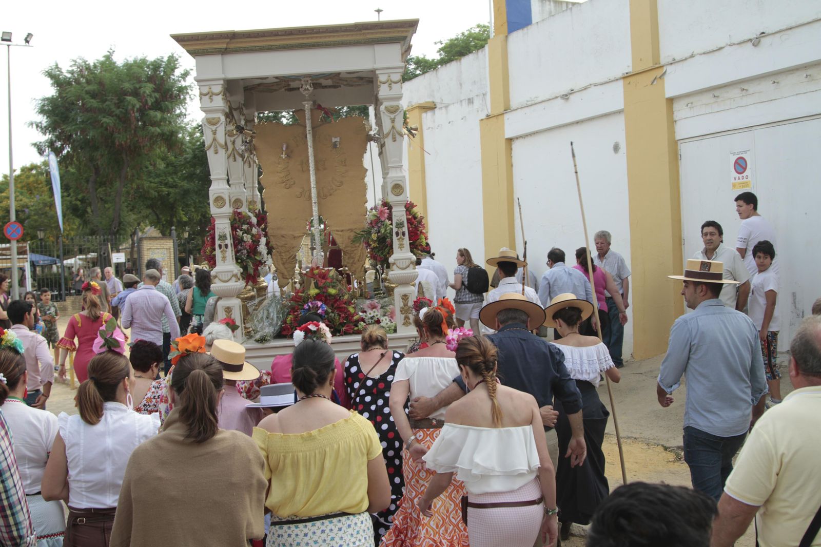 Hermandades cruzando el río Guadalquivir por Coria, en imágenes