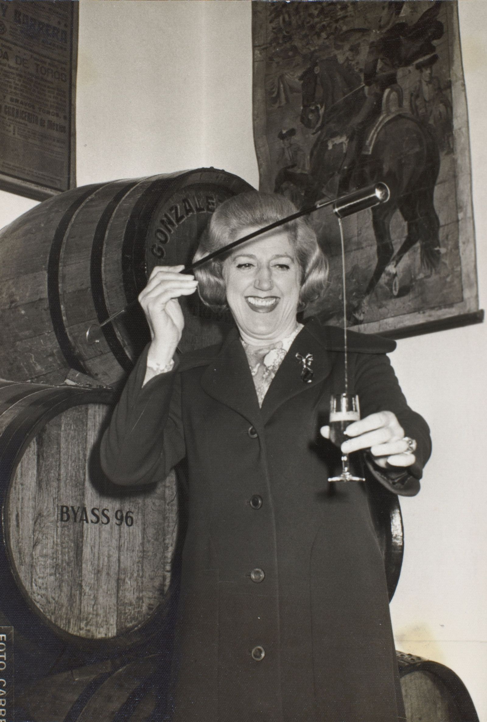 Mary Santpere, venenciando (archivo González Byass).